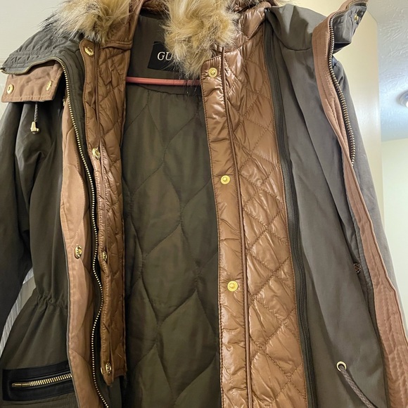 Guess olive faux fur trim Parka - Picture 3 of 8